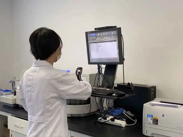 刻苦训练篮球时如何避免受伤的建议_1